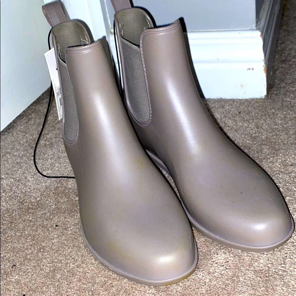 A new day: {nwt} waterproof booties